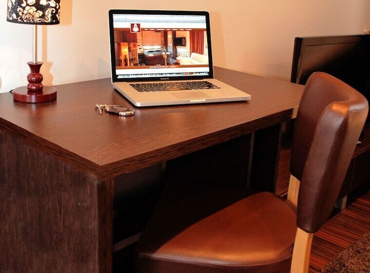 اتاق خانوادگی, Petrus