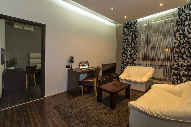 اتاق خانوادگی, Petrus