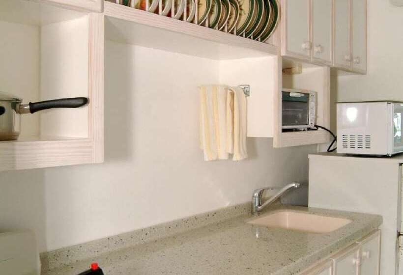 استودیوی استاندارد, Pirate's Inn