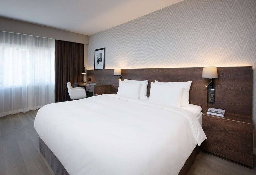 سوییت جونیور, Radisson Blu Plaza Hotel, Oslo