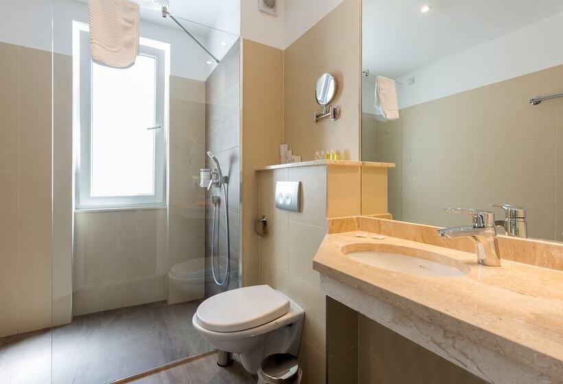 اتاق استاندارد, Royal Inn