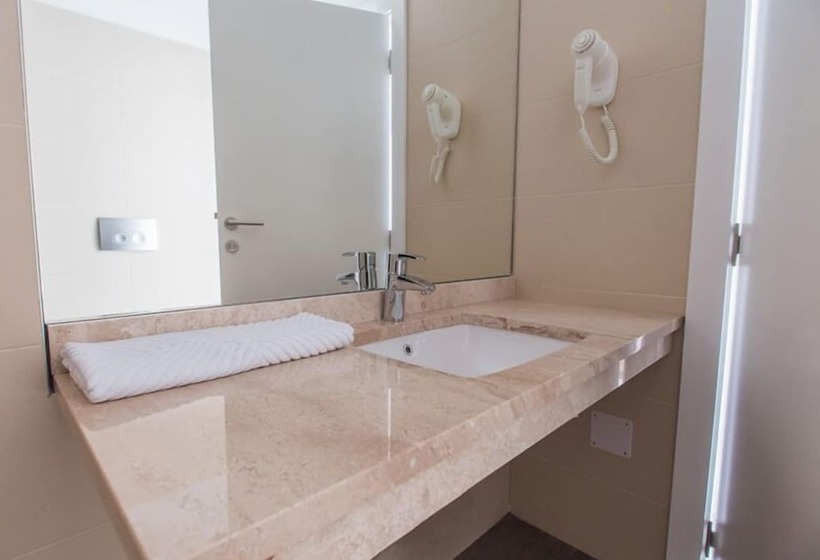 اتاق استاندارد یک نفره, Royal Inn