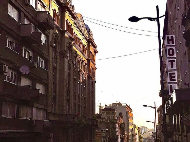 اتاق استاندارد یک نفره, Royal Inn