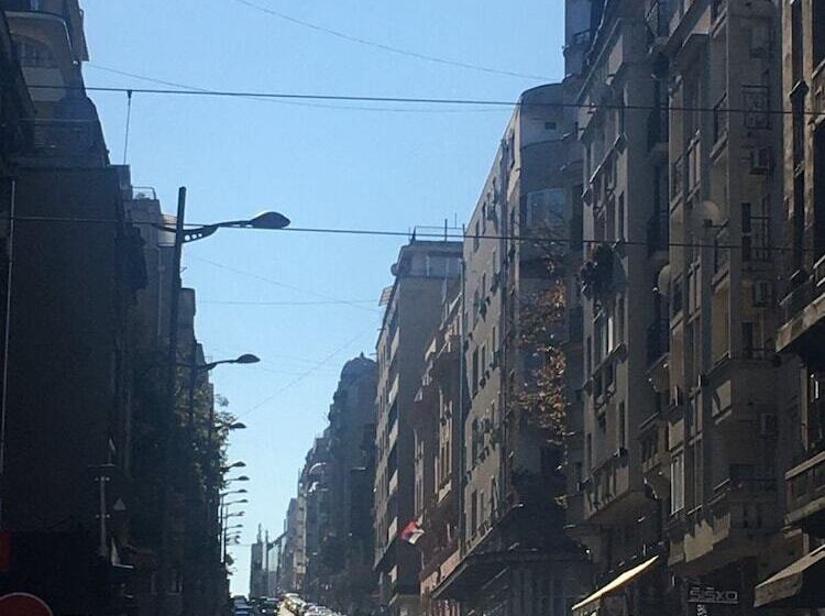 اتاق استاندارد یک نفره, Royal Inn