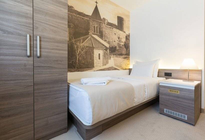 اتاق استاندارد یک نفره, Royal Inn