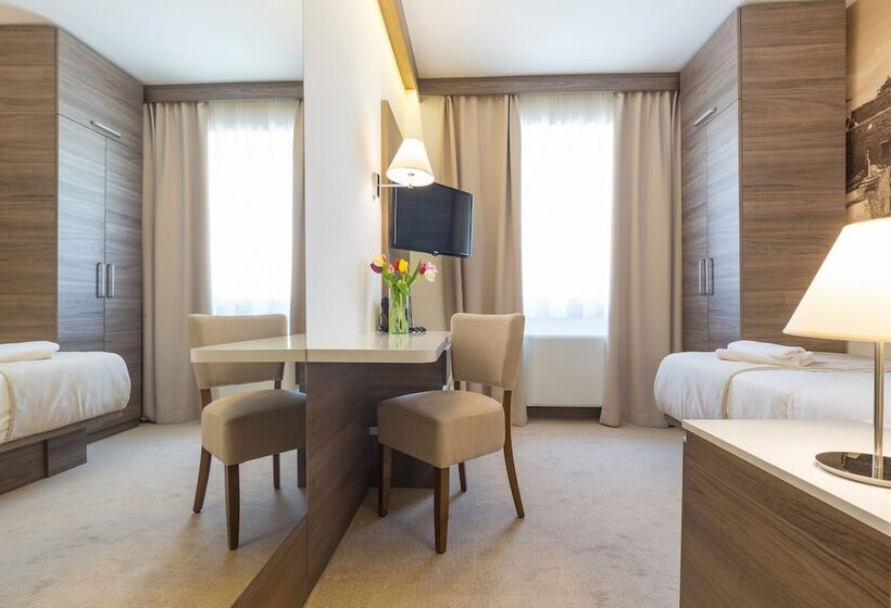 اتاق استاندارد یک نفره, Royal Inn
