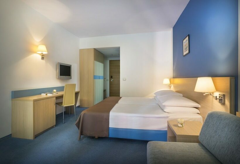 اتاق خانوادگی, Remisens Hotel Lucija