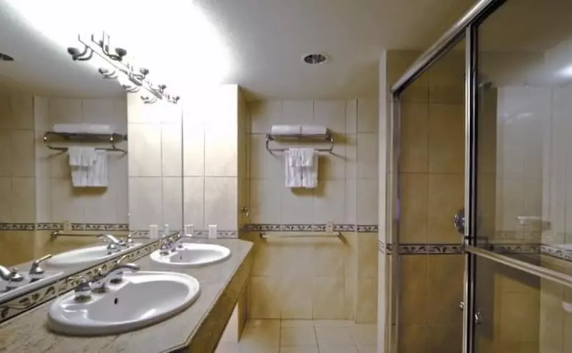 سوئیت جونیور با تخت بزرگ, Accra Beach Hotel & Spa