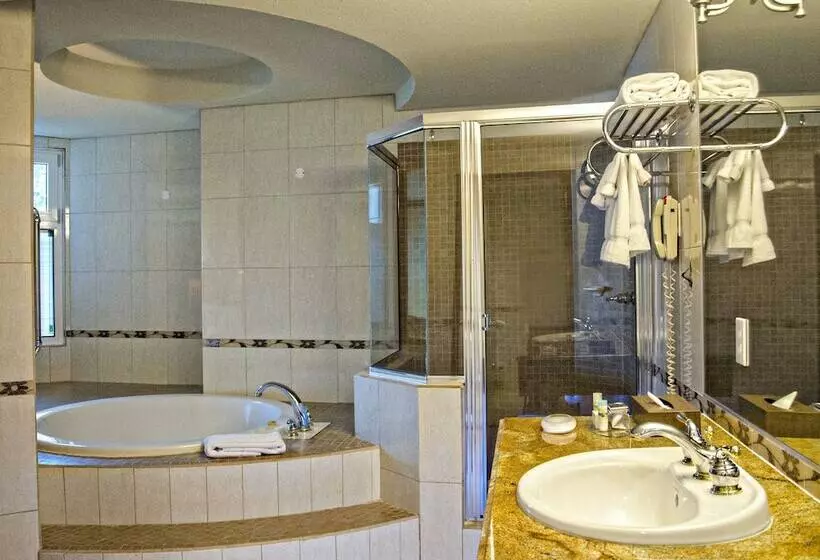 اتاق استاندارد با تخت بزرگ, Accra Beach Hotel & Spa