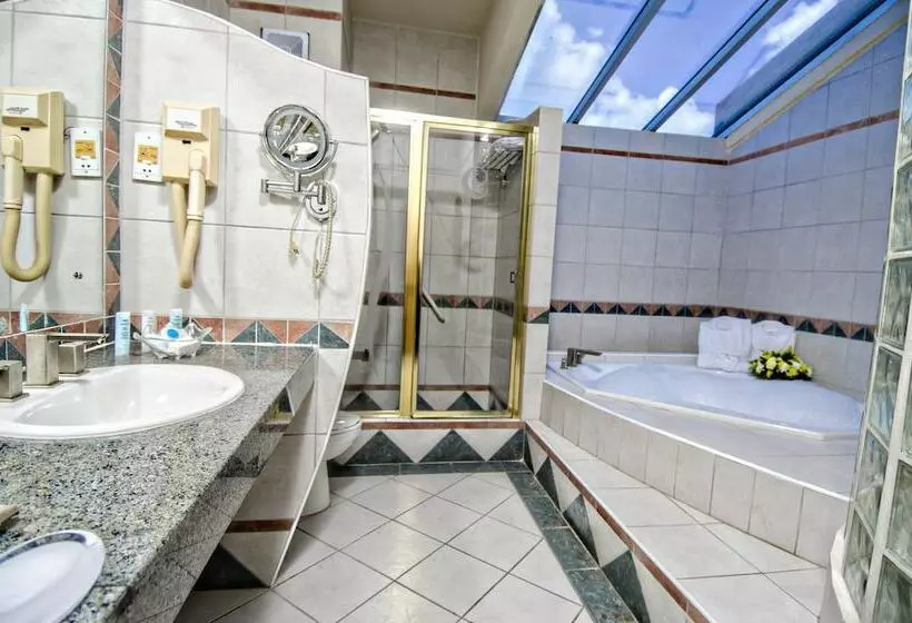 اتاق استاندارد با تخت دوبل و چشم‌انداز دریا, Accra Beach Hotel & Spa
