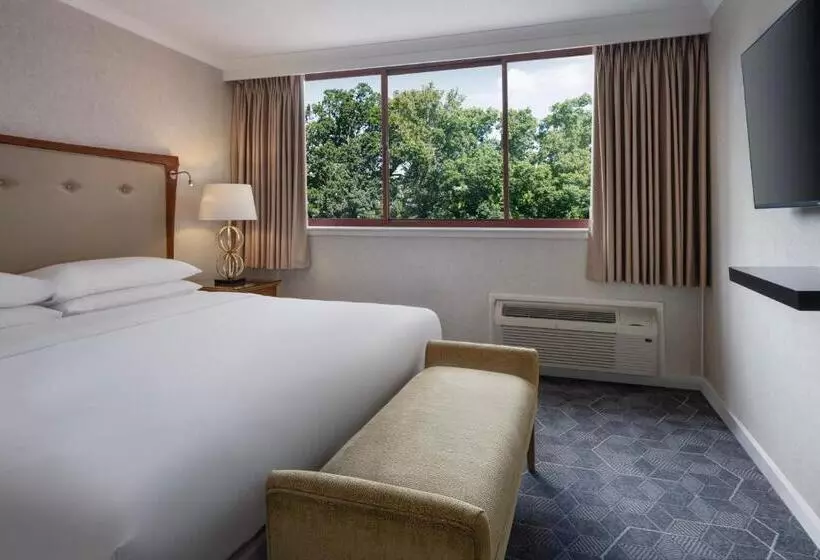 キングサイズベッドのスイートルーム, Delta Hotels By Marriott Swindon