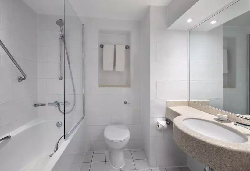 キングサイズベッドのスーペリアルーム, Delta Hotels By Marriott Swindon