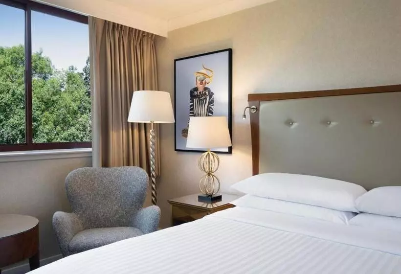 キングサイズベッドのスーペリアルーム, Delta Hotels By Marriott Swindon