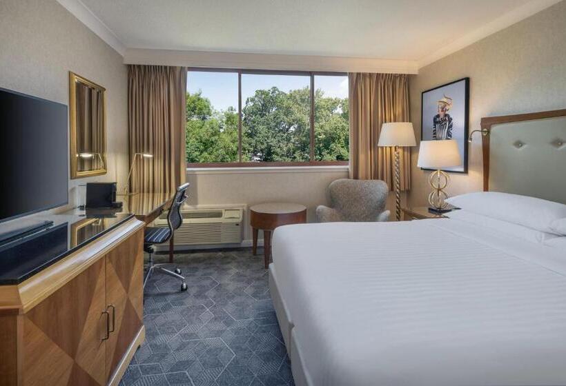 디럭스 룸 킹사이즈 침대, Delta Hotels By Marriott Swindon