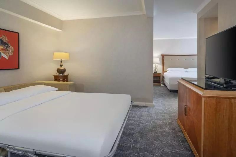キングサイズベッドのスイートルーム, Delta Hotels By Marriott Swindon