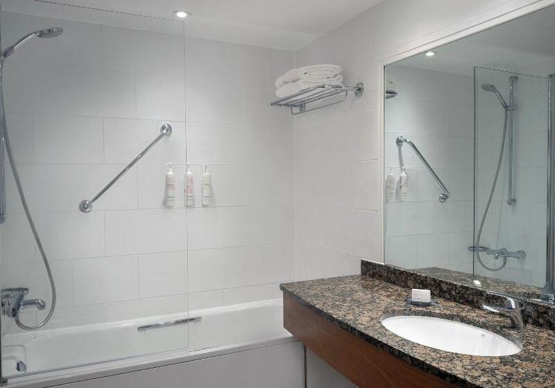 스위트 킹사이즈 침대, Delta Hotels By Marriott Swindon