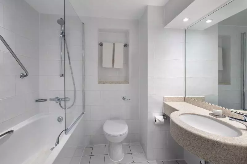 キングサイズベッドのスーペリアルーム, Delta Hotels By Marriott Swindon