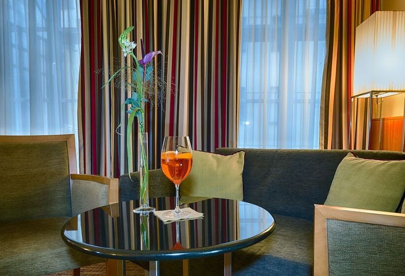 اتاق استاندارد با چشم‌انداز پارک, K+k Palais