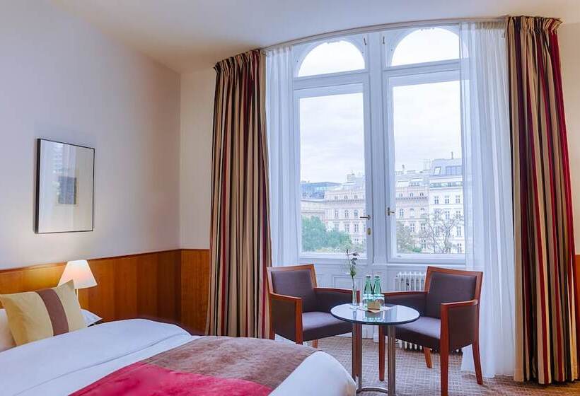 اتاق استاندارد با چشم‌انداز پارک, K+k Palais