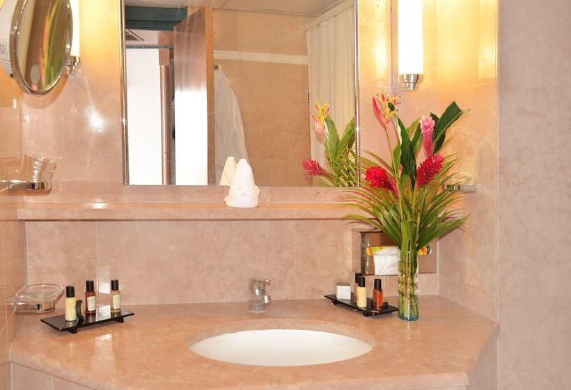 اتاق لوکس, La Bateliere