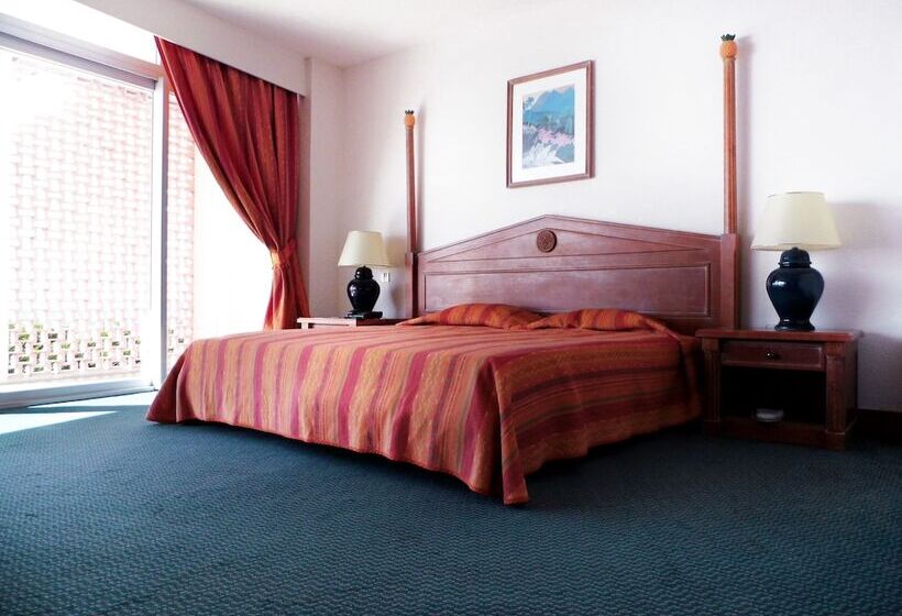 اتاق لوکس, La Bateliere