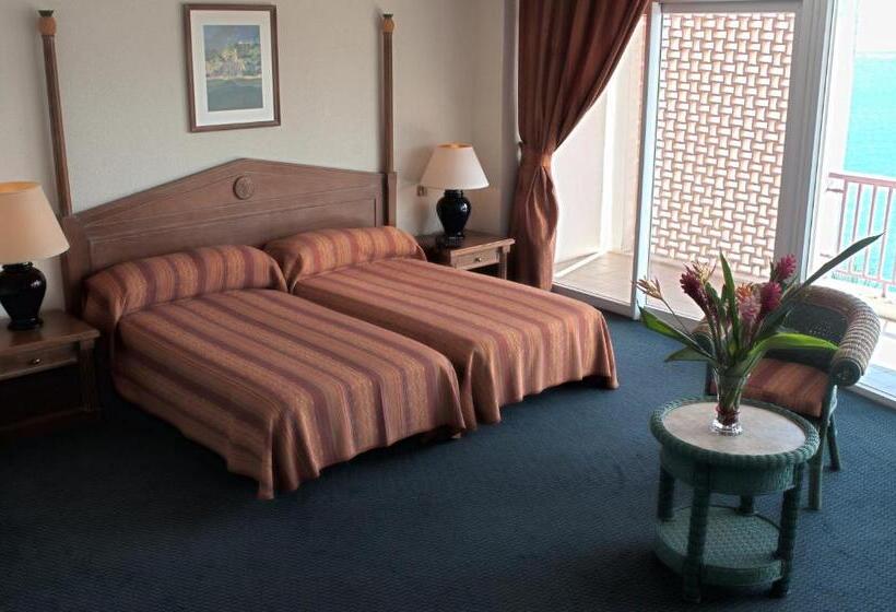 اتاق راحتی, La Bateliere