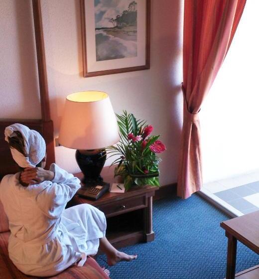 اتاق لوکس, La Bateliere