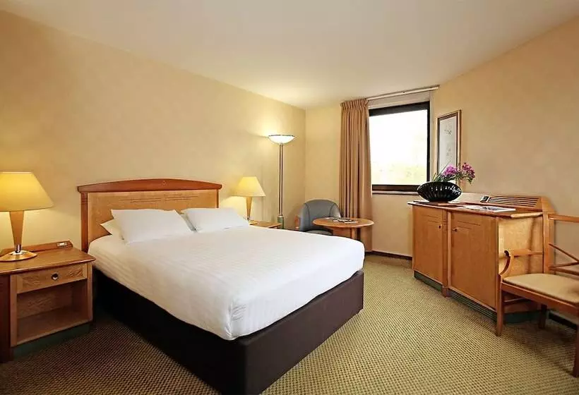 اتاق کلاب, Millennium Hotel Paris Charles De Gaulle