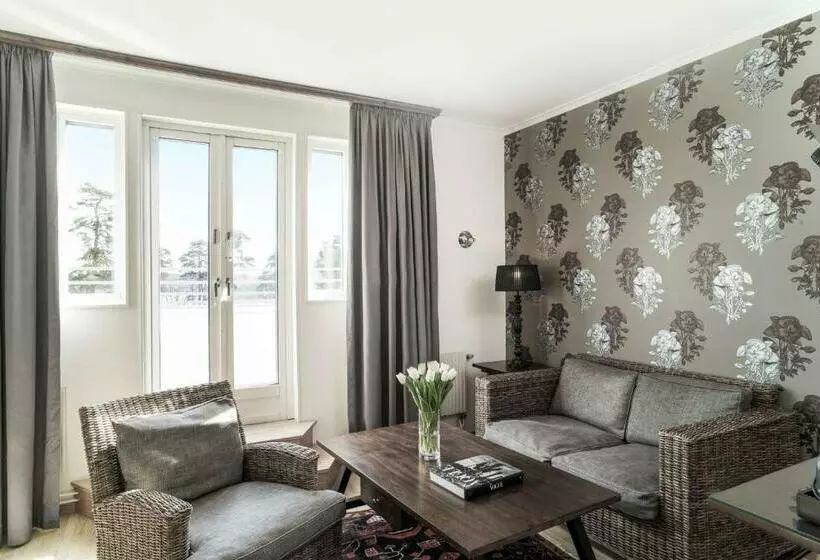 سوییت جونیور با چشمانداز دریاچه, Radisson Blu Royal Park , Stockholm