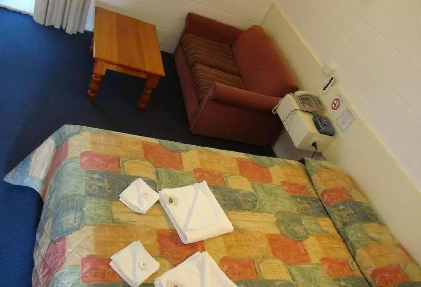 ファミリールーム, Pathfinder Motel