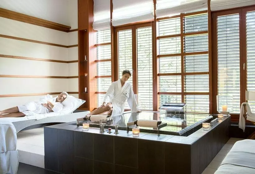 スーペリアールーム, Victoria Jungfrau Grand Hotel & Spa