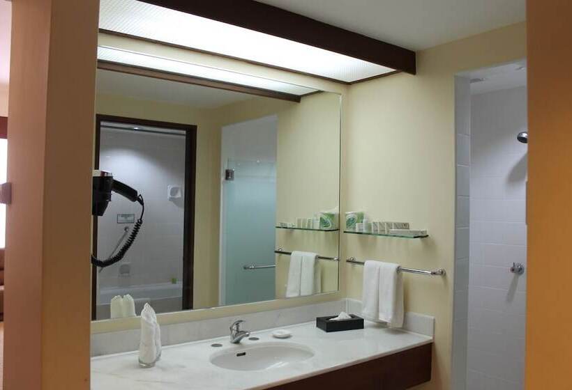 חדר משפחתי נוף להרים, Bayview Beach Resort