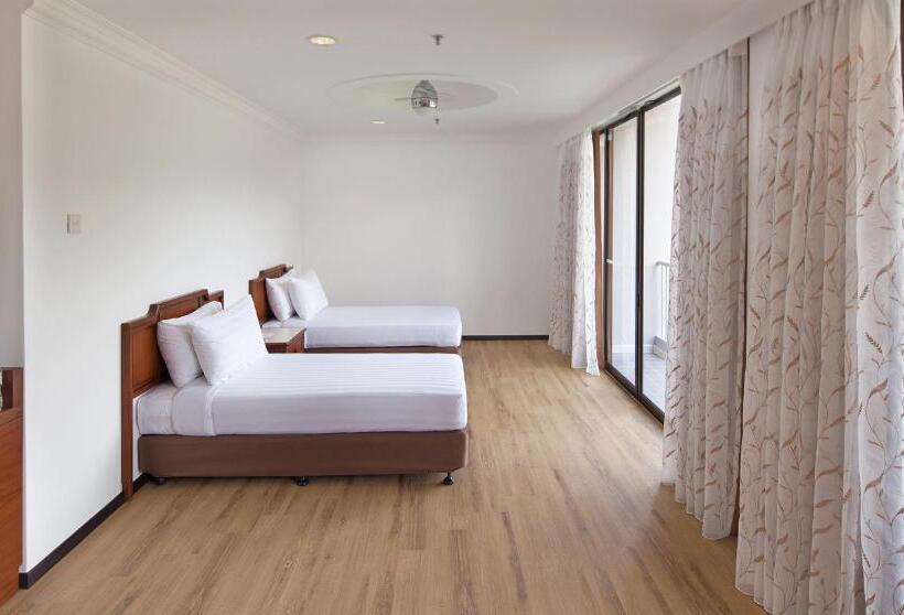 חדר משפחתי נוף להרים, Bayview Beach Resort