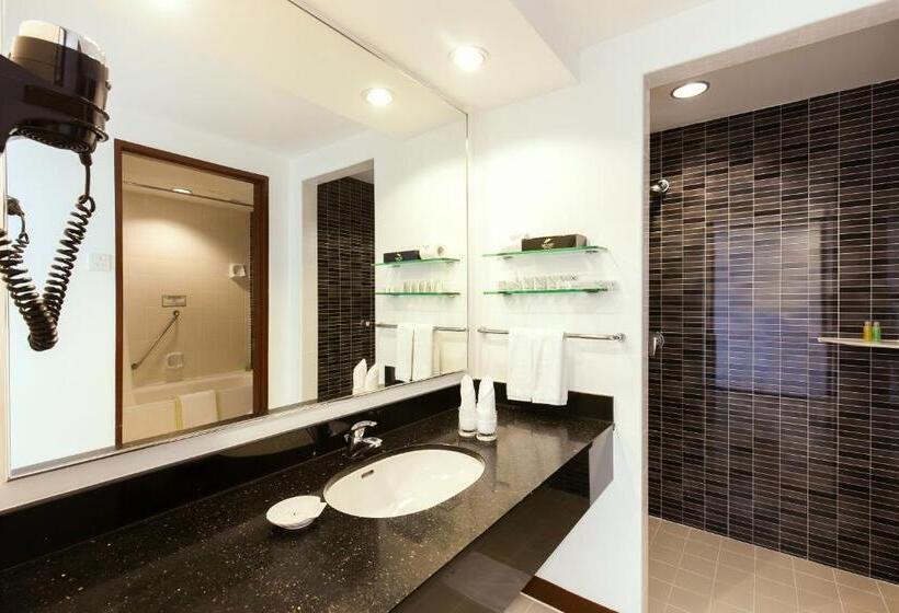 מיטת קינג בסוויטה, Bayview Beach Resort