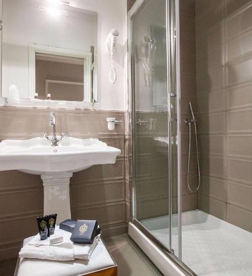 Economy Room, Lombardia