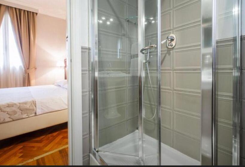 Economy Room, Lombardia