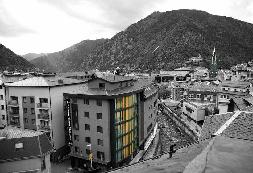 شقة من غرفة نوم واحدة متصلة, Metropolis