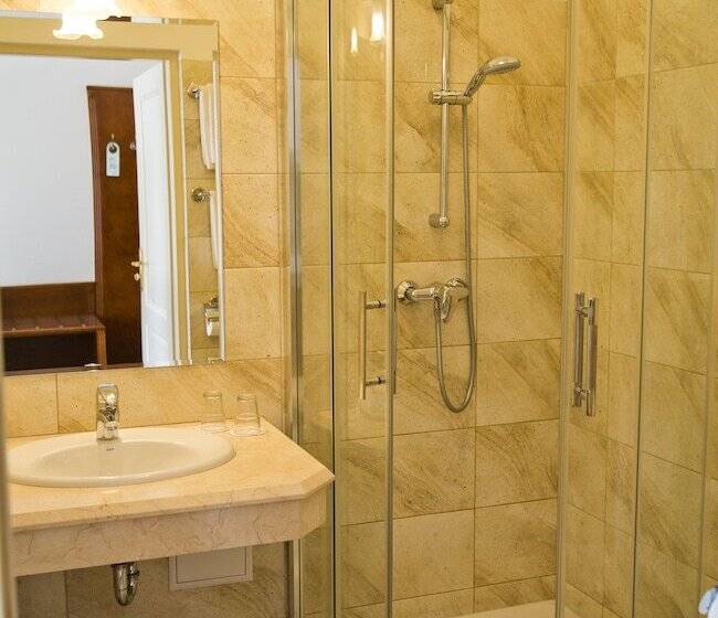 プレミアムルーム, Polonia