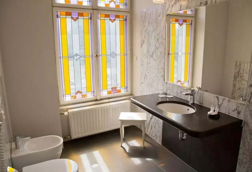 Deluxe-huone, Polonia