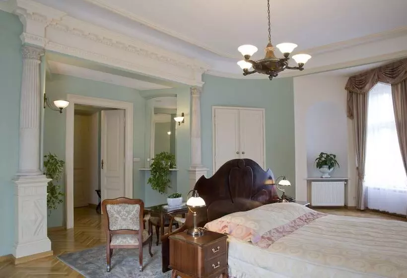 Deluxe-huone, Polonia