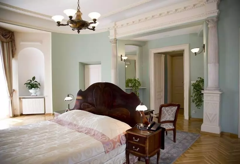 Deluxe-huone, Polonia