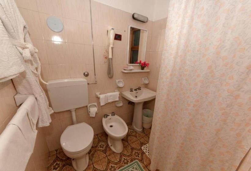 Quarto Economy, Villa Franca