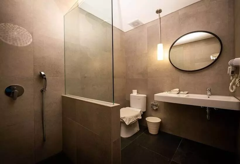 اتاق لوکس با بالکن, Yulia Beach Inn Kuta