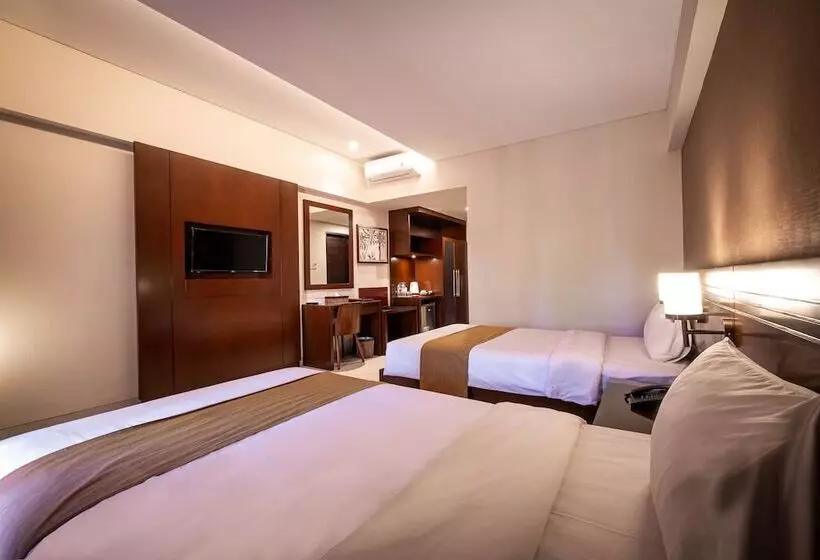 اتاق لوکس با بالکن, Yulia Beach Inn Kuta