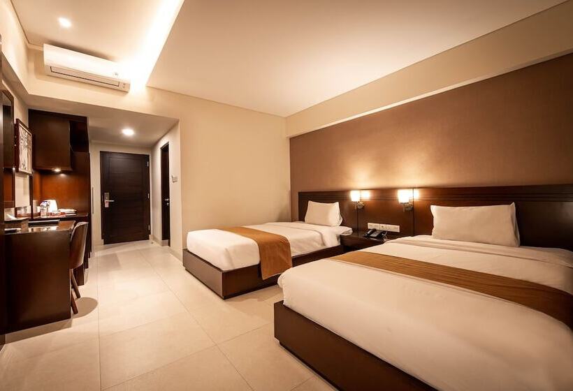 带阳台的豪华间, Yulia Beach Inn Kuta