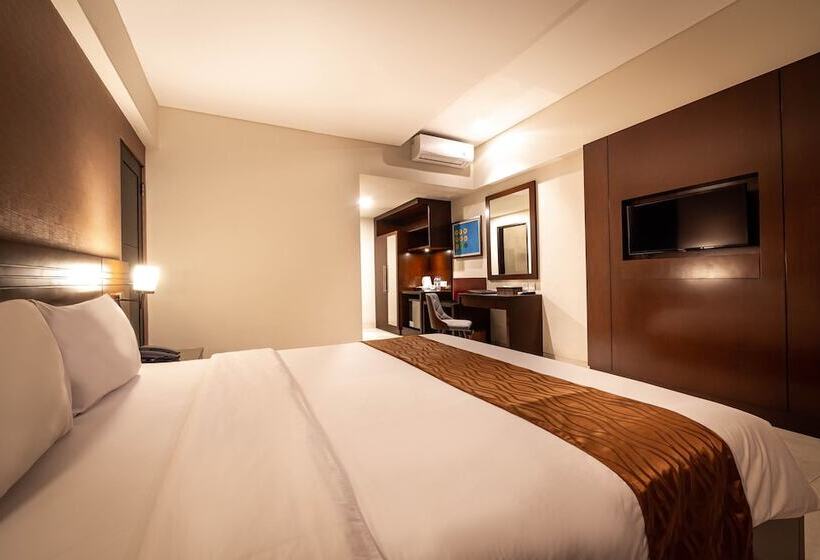 带阳台的豪华间, Yulia Beach Inn Kuta