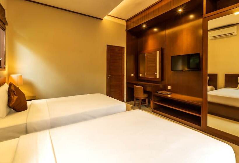 带阳台的豪华间, Yulia Beach Inn Kuta