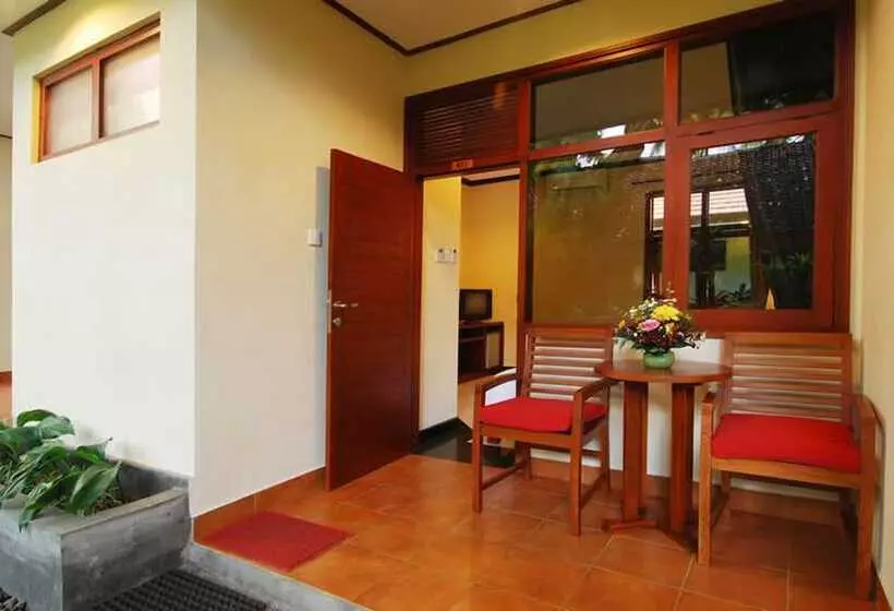 اتاق لوکس با چشمانداز باغ, Yulia Beach Inn Kuta