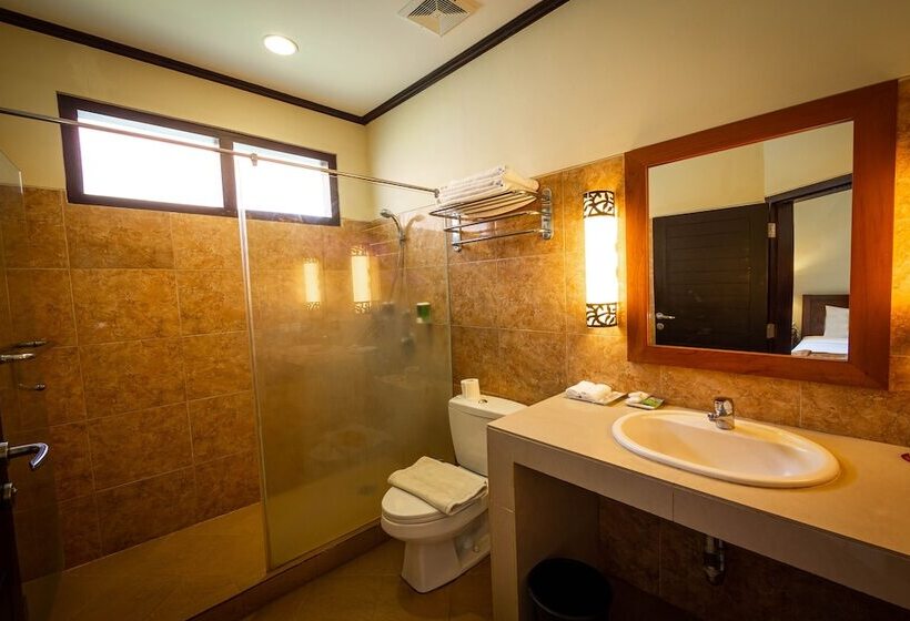 豪华园景房, Yulia Beach Inn Kuta