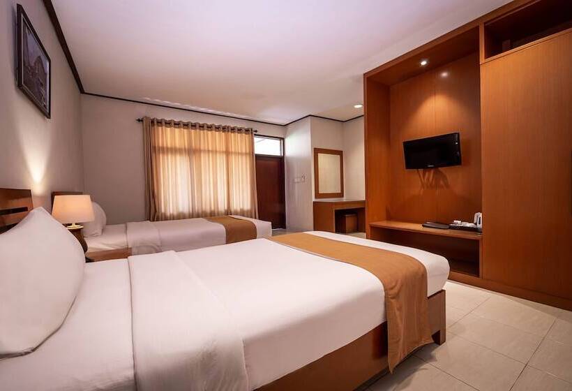 Номер Deluxe Вид на Сад, Yulia Beach Inn Kuta
